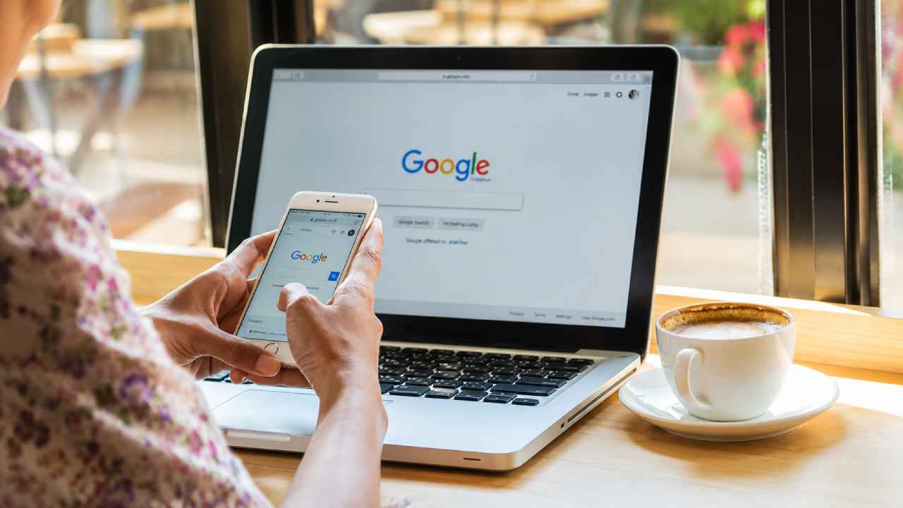 How does Google find information on the Internet?