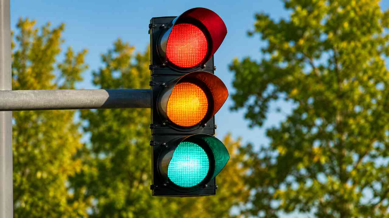 Why Traffic Lights Use Red, Yellow, and Green